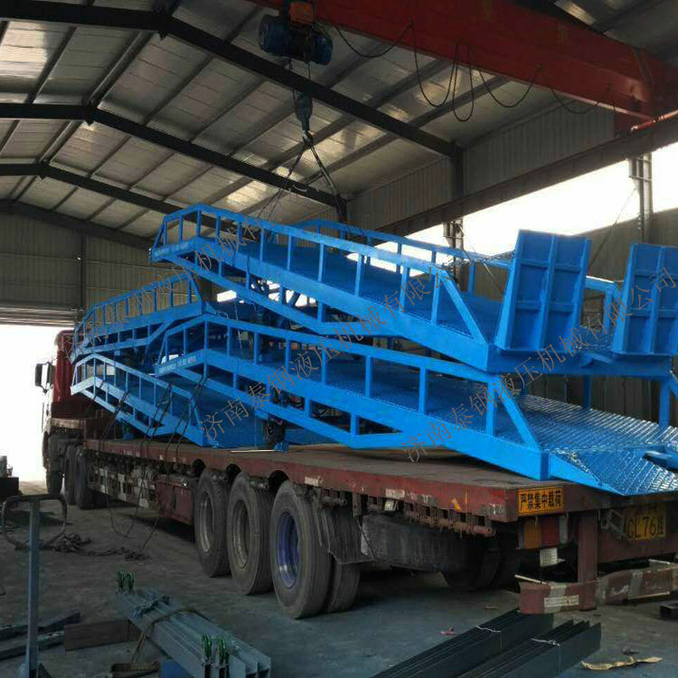 廊坊客戶購買的移動式登車橋